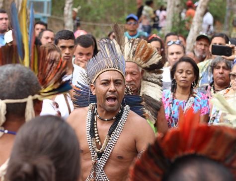 Marquinhos Xucuru é cacique desde que seu pai foi morto e já escapou de tentativa de assassinato - Foto: Paulo Trigueiro/Folha PE